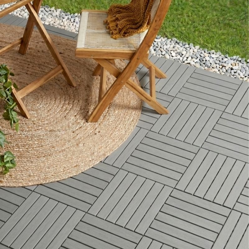 Caillebotis clipsables gris en bois d'acacia, lot de 30, pour terrasse extérieure.