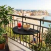 Table de balcon suspendue pliable noire effet rotin tressé.