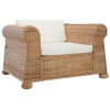 Fauteuil en rotin marron clair avec coussin blanc, idéal pour un balcon ou une terrasse, offrant un style bohème et un confort chaleureux.