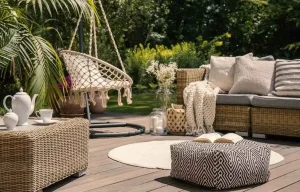 Poufs et bancs d'extérieur : Les solutions gain de place pour un balcon 100% confort