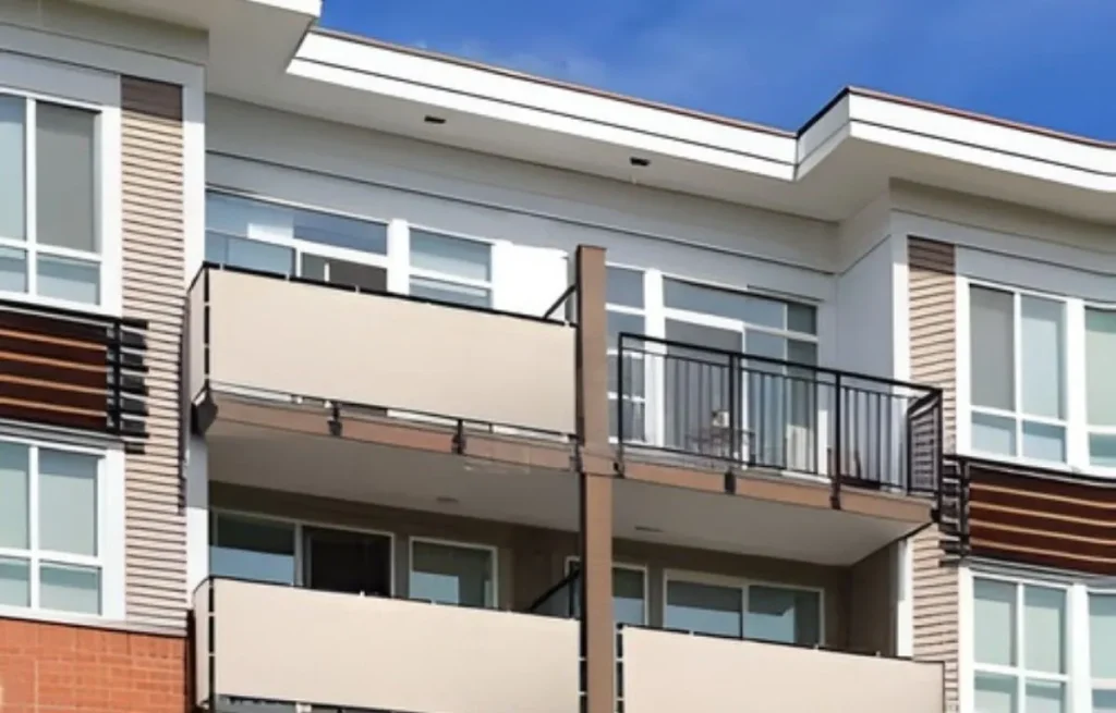 amenagement-balcon-moderne-appartement-vue-exterieure-design-urbain